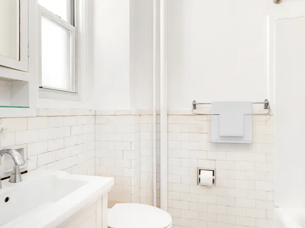 27 West 55th Street image 4 of 6