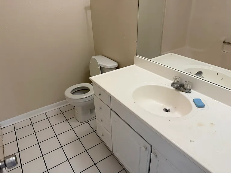 722 Vouray Dr — Photo 7