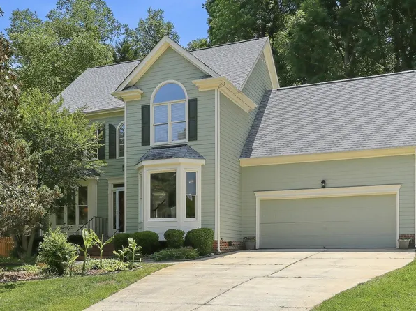 104 Canterstone Ct, Cary, NC 27518