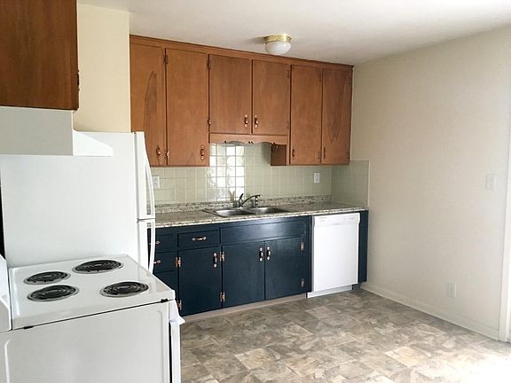 Kitchen (electric stove, refrigerator, dishwasher, garbage disposal)