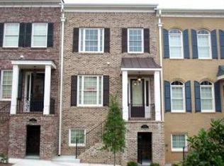 956 Persimmon Pt NE, Sandy Springs, GA 30328