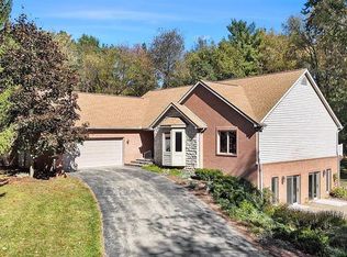 5690 White Lake Rd, Clarkston, MI 48346