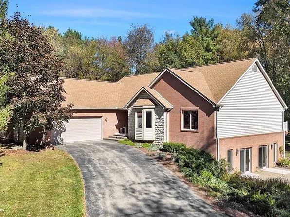 5690 White Lake Rd, Clarkston, MI 48346
