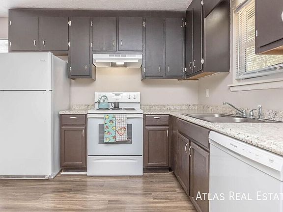 4th image of 122 N Bluff Rd #125