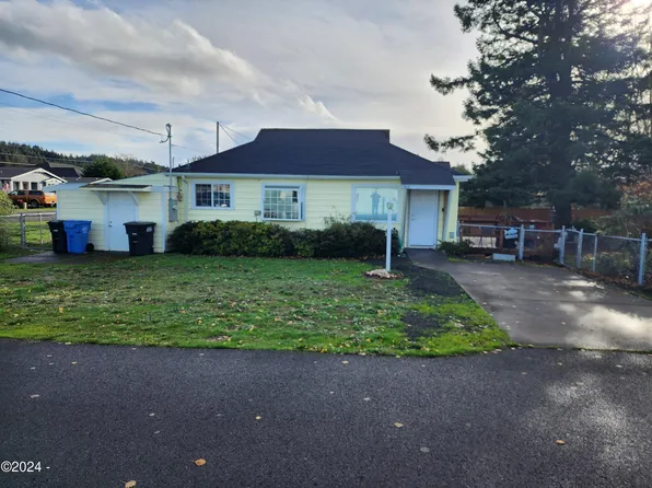 285 NE Grant St, Waldport, OR 97394