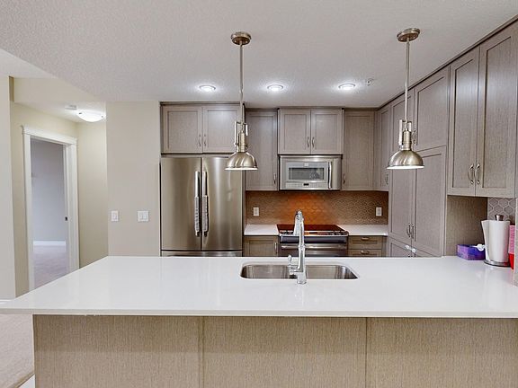 4th image of 39 Quarry Gate SE #206
