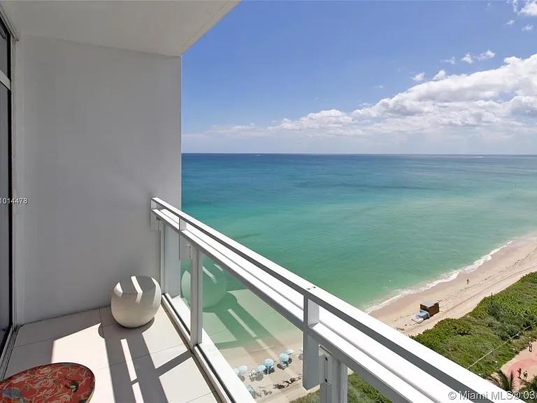 6801 Collins Ave #LPH14 — Photo 4