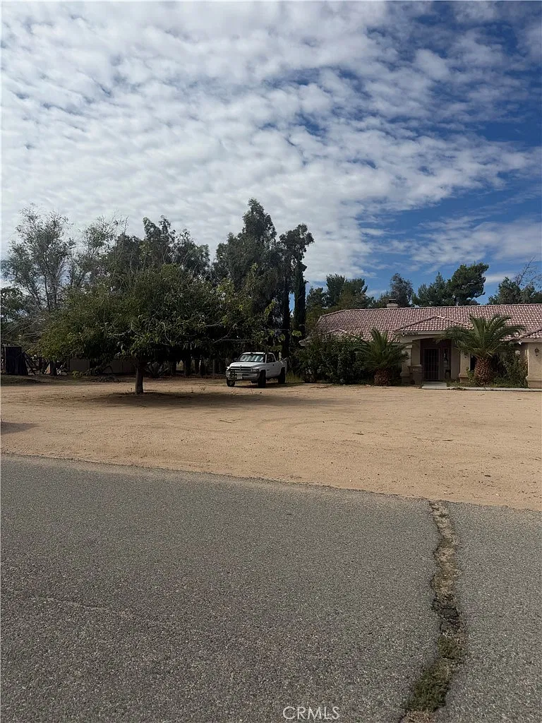 4 bed, 1923 sqft, $3,250 — Photo 2