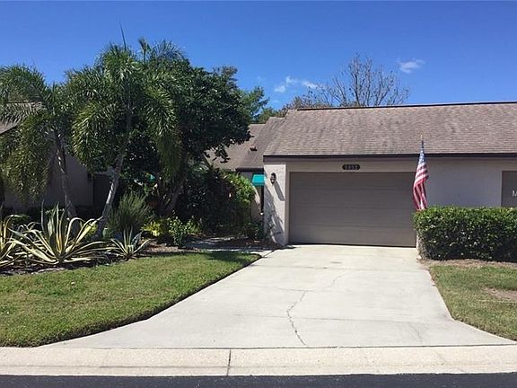 Beautiful Clubside Villas. Located minutes to Palm Aire Country Club.