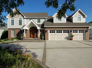 444 Flock Ave, Naperville, IL 60565