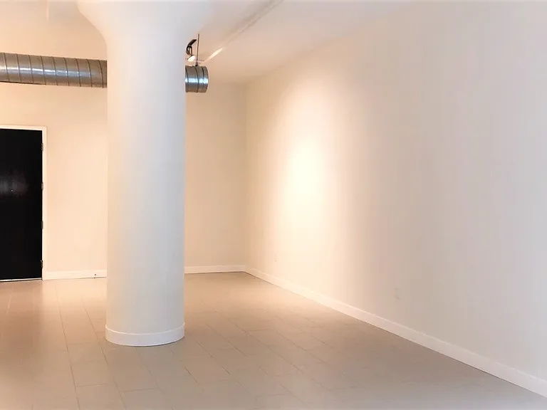 939 S Broadway — Photo 96