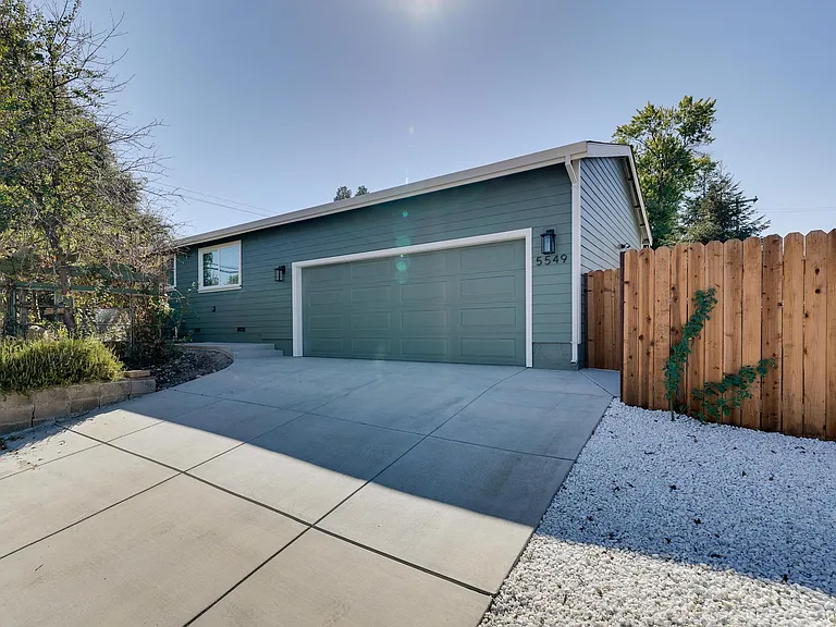 Brand new 2 car garage and privacy fence.