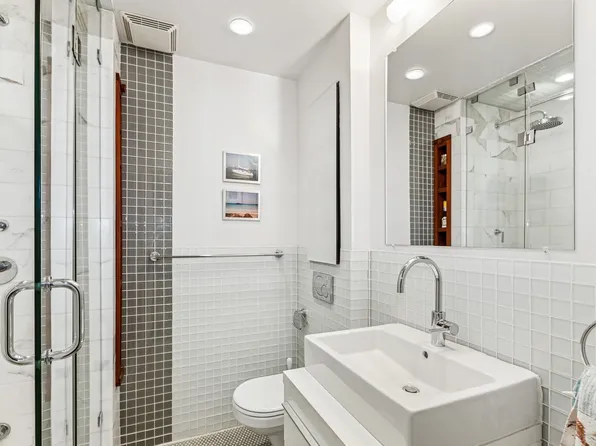 207 East 31st Street image 10 of 11