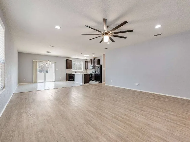 9004 Blackstone Dr — Photo 5