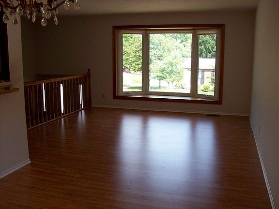 3rd image of 4801 Kerth Dr