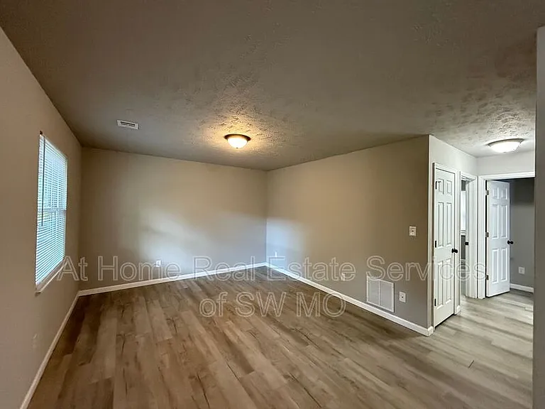 1306 E McDaniel St #7 — Photo 2