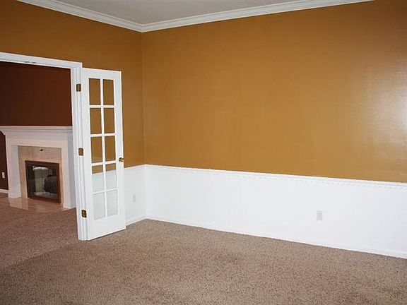 3rd image of 702 Glencrest Ln
