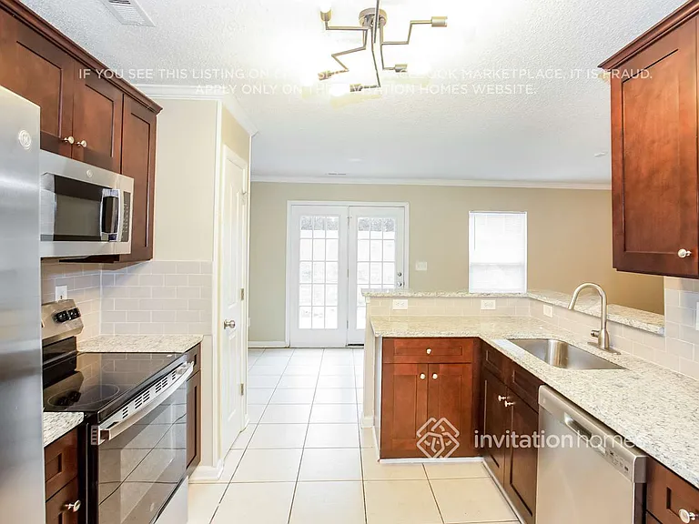 8138 Chatham Oaks Dr — Photo 8