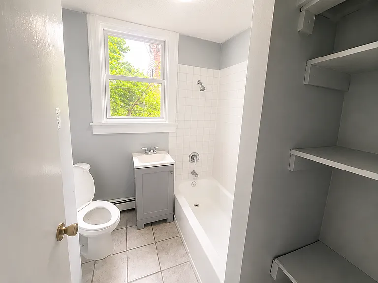 70 Eaton Pl #4B — Photo 6