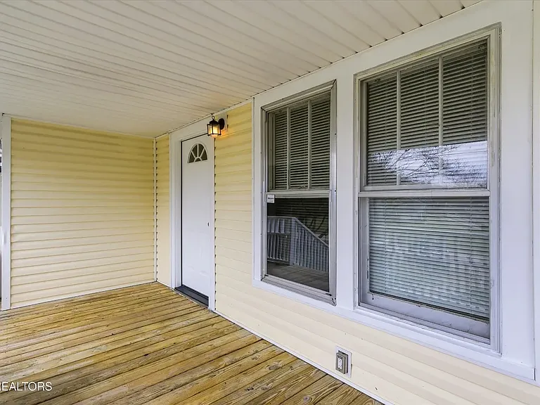 5301 Ross Rd — Photo 4