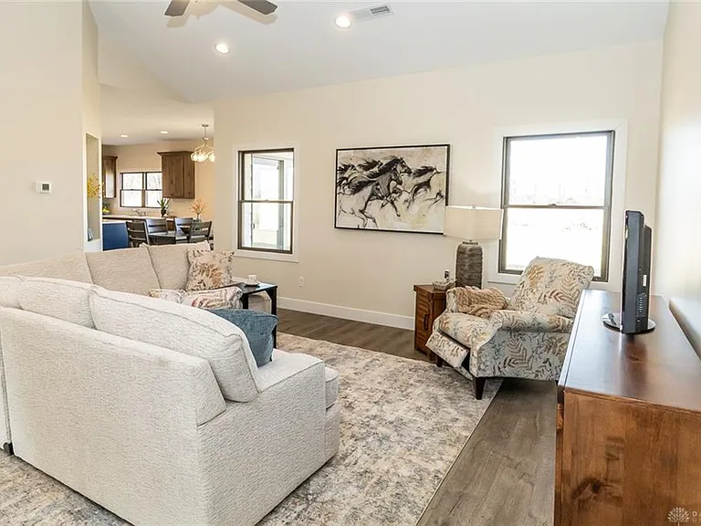 1025 Baker Rd — Photo 14