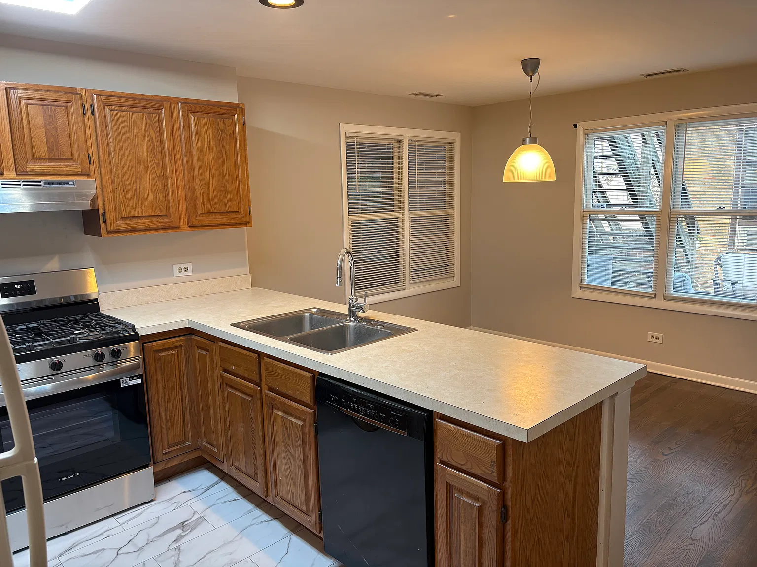 2 bed, 1100 sqft, $2,600 — Photo 4