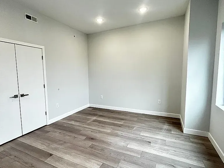 2419 N 7th St #D30 — Photo 2