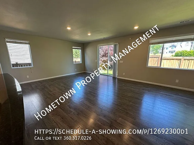 3332 Juno Ct NE — Photo 9