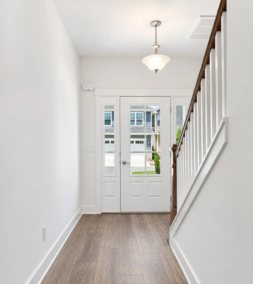 3 bed, 2.5 bath, 1714 sqft, $2,975 — Photo 2