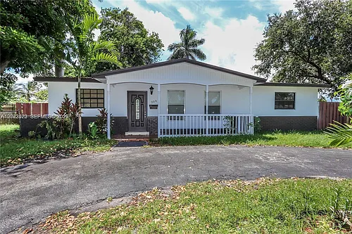 200 SW 64th Way Photo 1