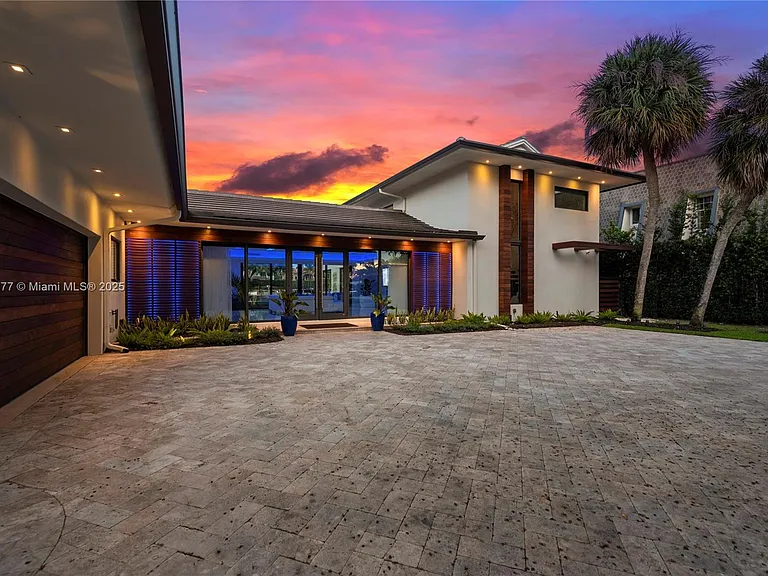 1025 Diplomat Pkwy — Photo 88