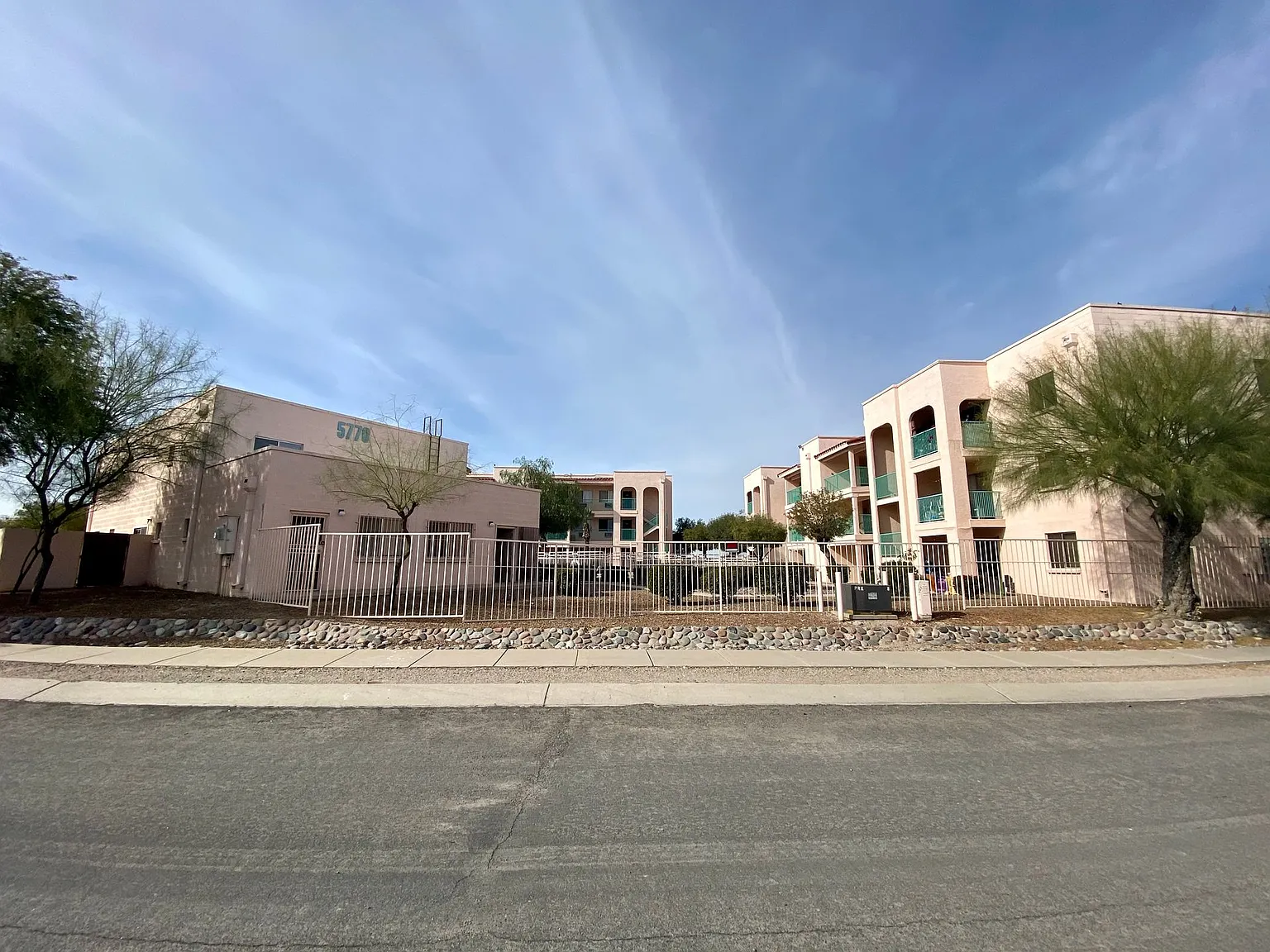 Drexel Plaza — Photo 4