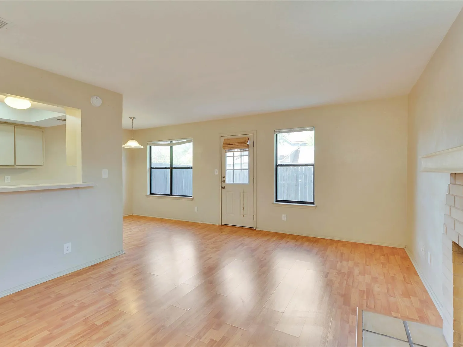 2 bed, 1.5 bath, 1980 sqft, $1,450 — Photo 2