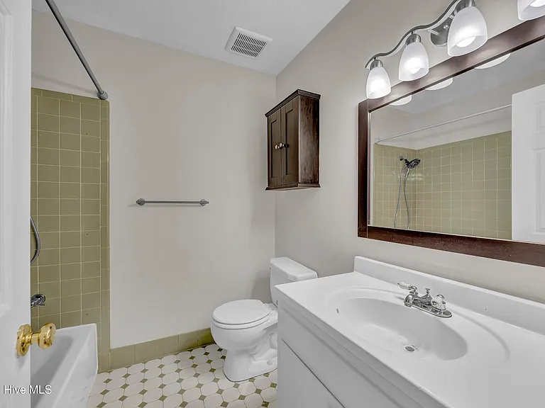 917 Wordsworth Dr — Photo 13