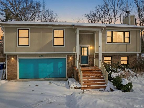 4531 Clifford Rd, Brighton, MI 48116