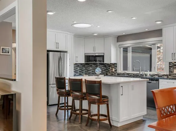 5411 NE Ladbrooke Dr SW, Calgary, AB T3E 5X9