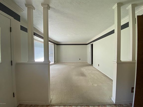 3rd image of 8809 Royal Oak Dr