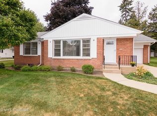 10 S Edward St, Mount Prospect, IL 60056