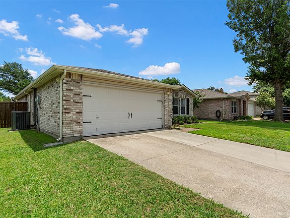 3rd image of 3401 Jacobs Dr