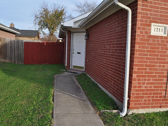 3rd image of 1214 Misty Dr