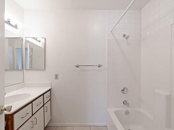 4th image of 328 E Providencia Ave APT 201G
