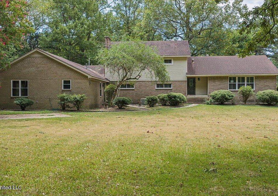 1st image of 820 Strayhorn St