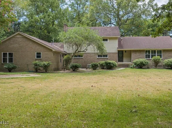 820 Strayhorn St, Senatobia, MS 38668