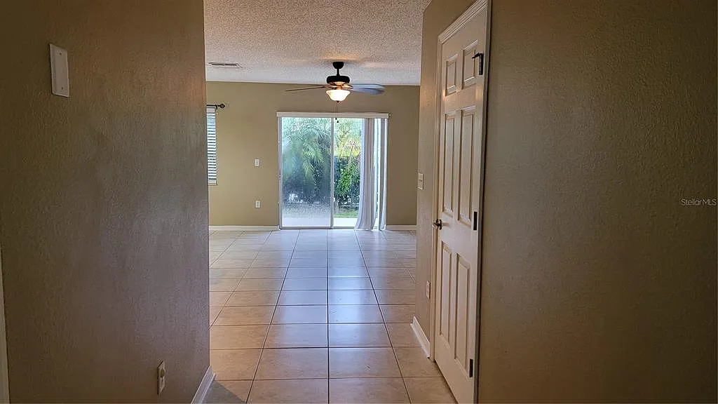 2 bed, 2.5 bath, 1296 sqft, $1,795 — Photo 2