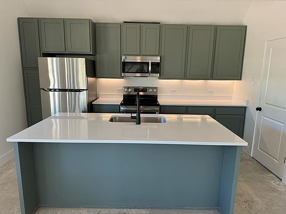 4th image of 10733 Shady Oaks Dr