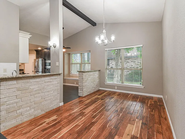 8806 Lakeside Forest Dr — Photo 6