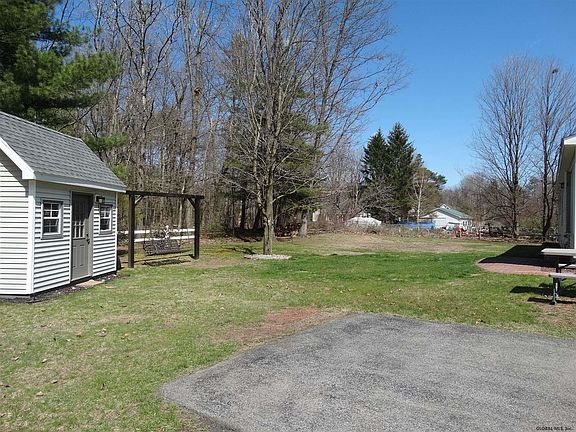 4th image of 537 Clifton Park Center Rd