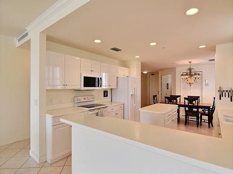 940 Turtle Cove Ln #210 — Photo 11