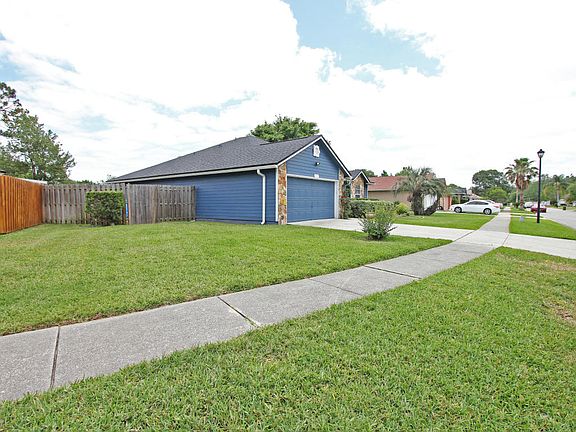 4th image of 4435 Cobblefield Cir W