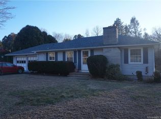 12 Maple Rd, Quaker Hill, CT 06375